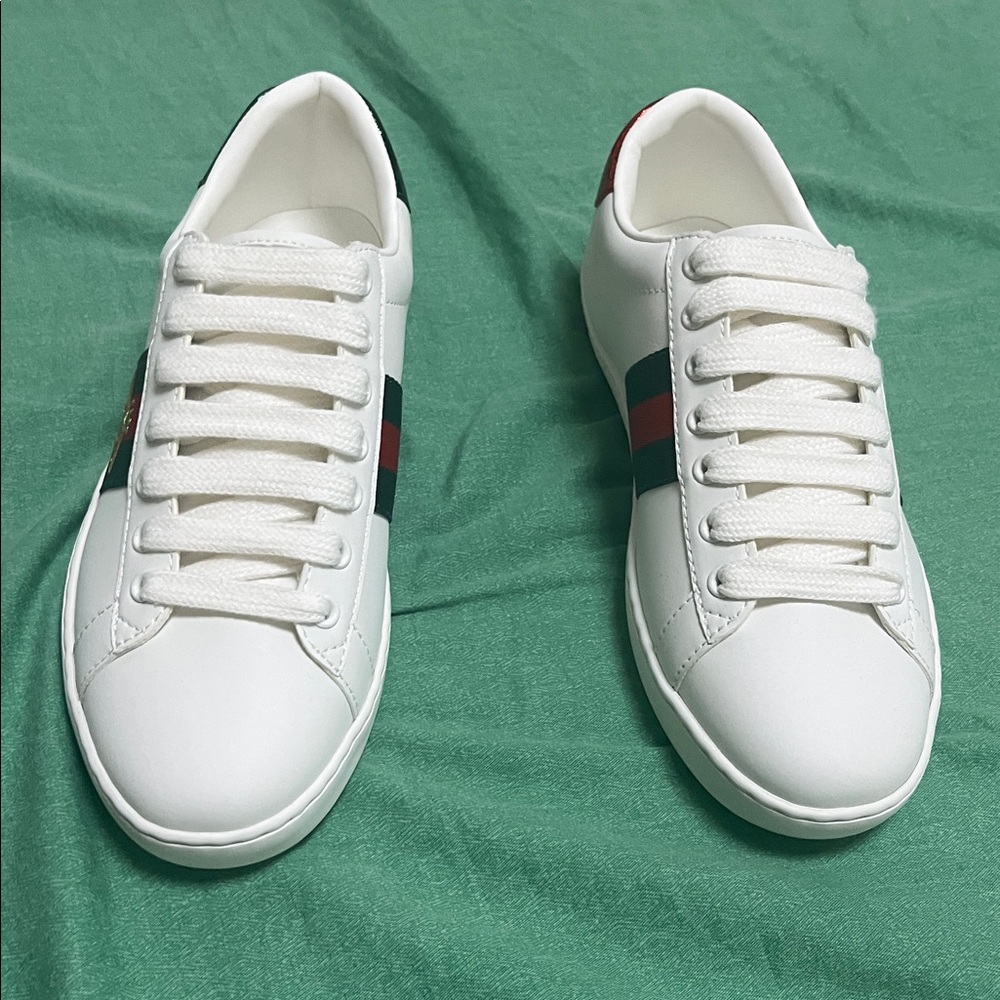 Gucci White Leather Sneakers with Red & Green Stripe and Bee Embroidery - Picture 2 of 4